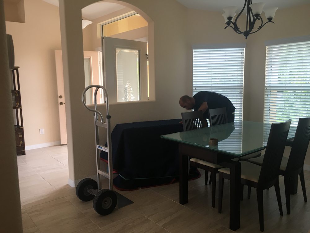 Skilled furniture movers for Tarpon Springs area Reliable furniture moving companies for Tarpon Springs residents